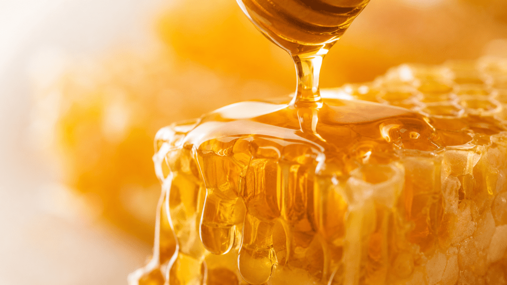 أهم فوائد العسل الطبيعي وطريقة استخدامه من Natural Organic Honey